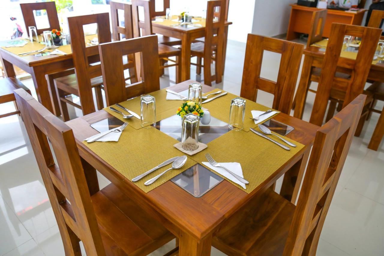 Citrus Cafe & Restaurant Hotel Kandy Exterior photo