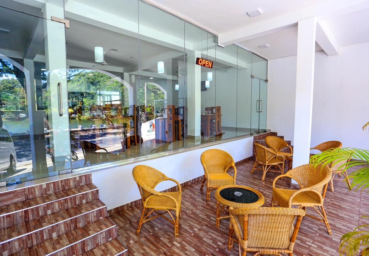 Citrus Cafe & Restaurant Hotel Kandy Exterior photo